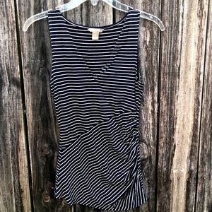Banana Republic women tank top. Navy x- small.